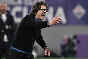 Fiorentina, omaggio speciale a Vanoli: premiato 25 anni dopo il gol storico in Coppa Italia